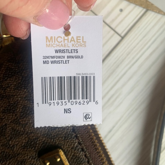 Michael Kors Wristlet New in Box with tags - Picture 6 of 11